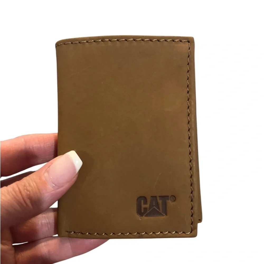 NWT CAT CATERPILLAR GENUINE LEATHER TRIFOLD WALLET WITH RFID SHIELD